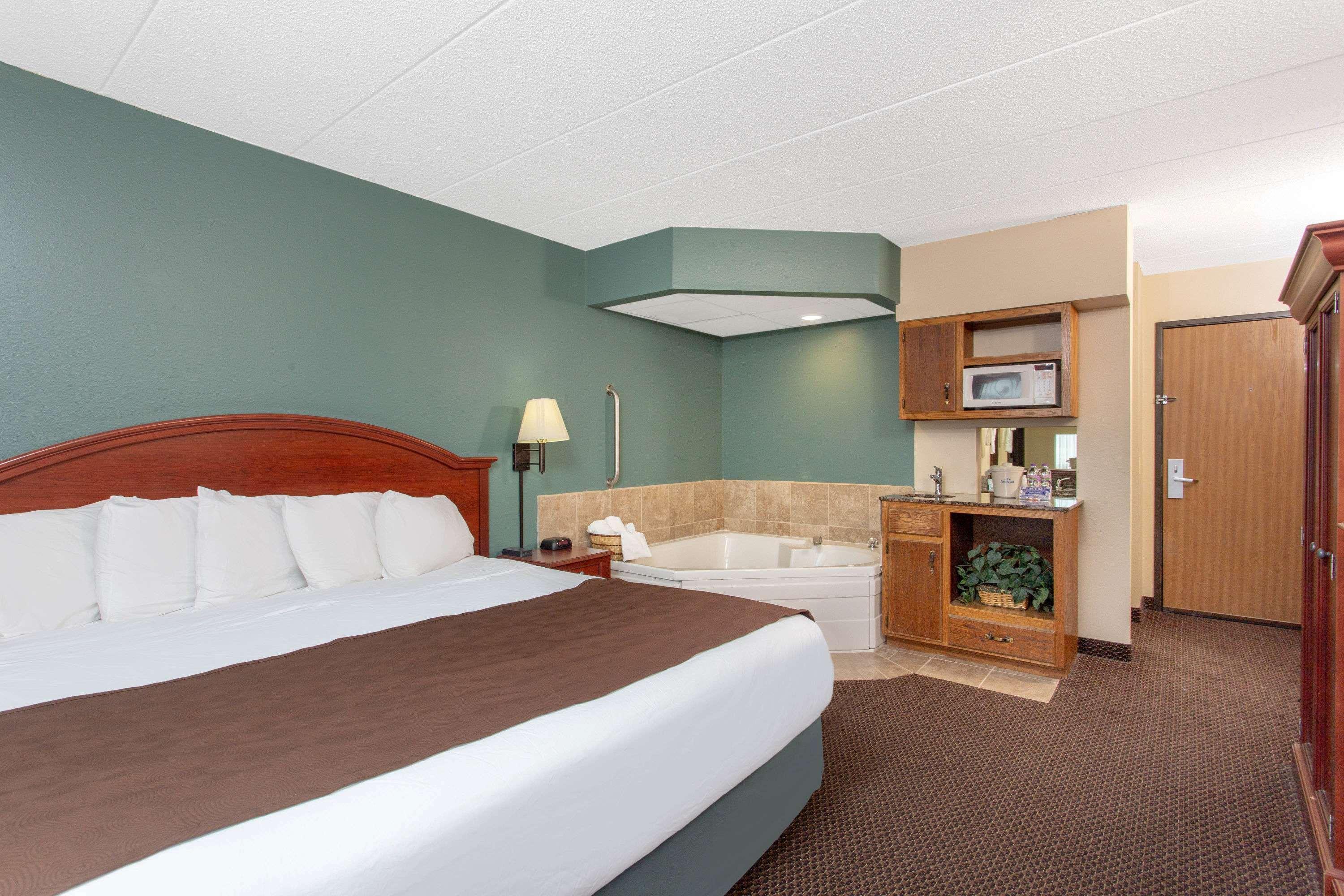 Americinn By Wyndham Chippewa Falls Exterior photo