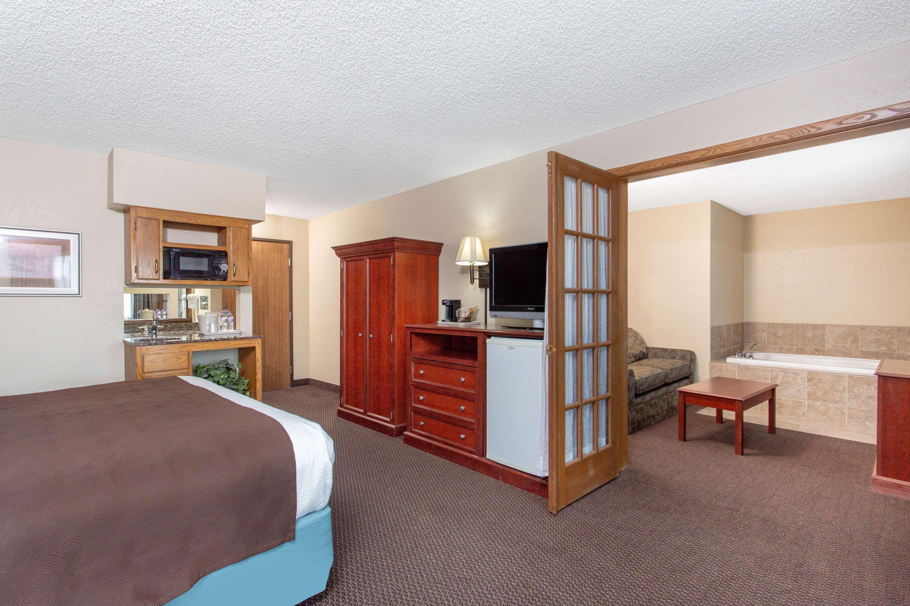 Americinn By Wyndham Chippewa Falls Exterior photo