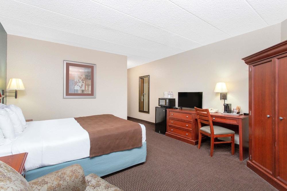 Americinn By Wyndham Chippewa Falls Exterior photo